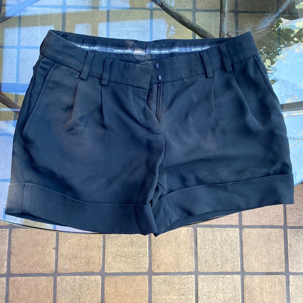 Express design studio high waisted shorts, size large. More of a formal short